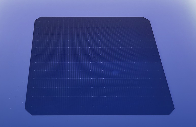 qcells-reaches-28.6%-efficiency-on-full-size-tandem-perovskite-silicon-solar-cell