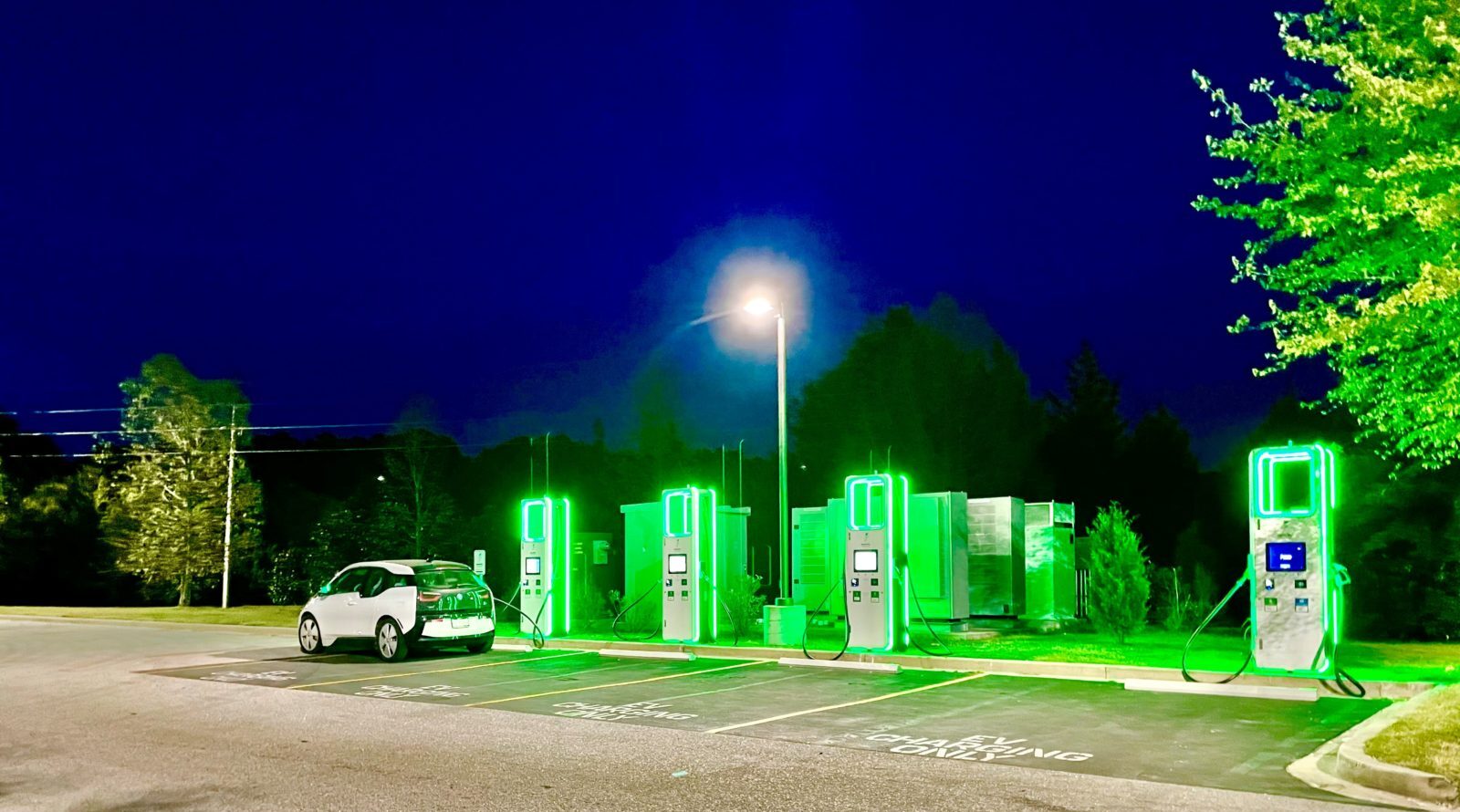 peak-ev-fast-charging-is-up-50%,-and-so-are-ev-fast-chargers