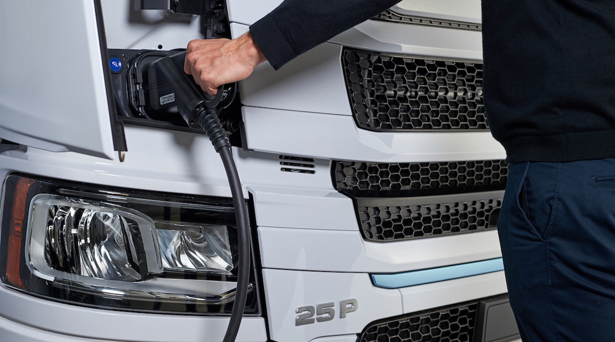 electric-truck-news-—-feds-say-no-to-tesla,-california-rolls-back-electric-truck-rules