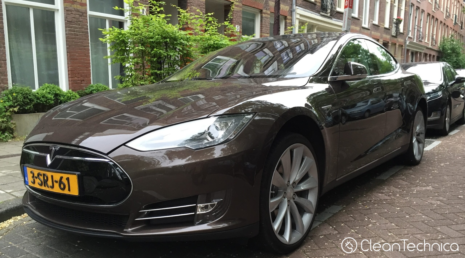 31%-of-tesla-owners-in-netherlands-consider-selling-their-cars-because-of-elon-musk