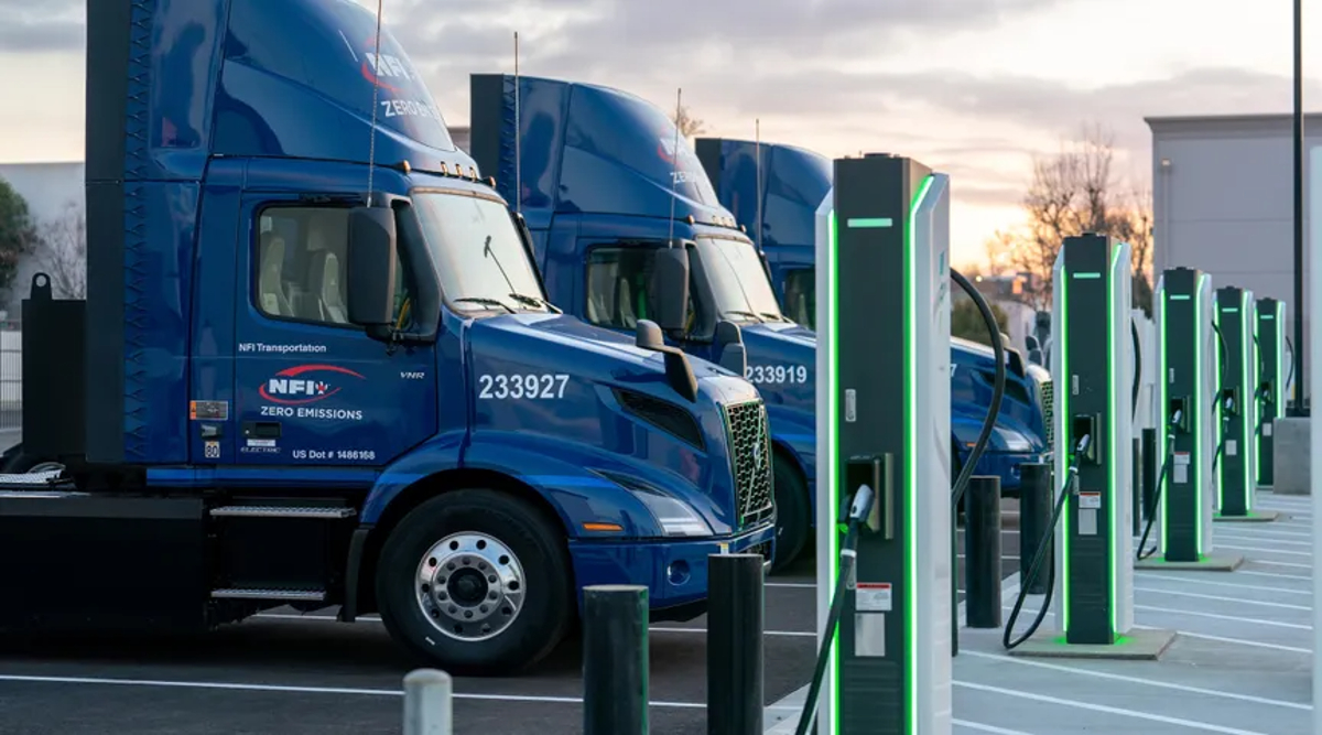 solar-&-battery-storage-for-charging-electric-trucks-lead-the-way-toward-a-blended-grid