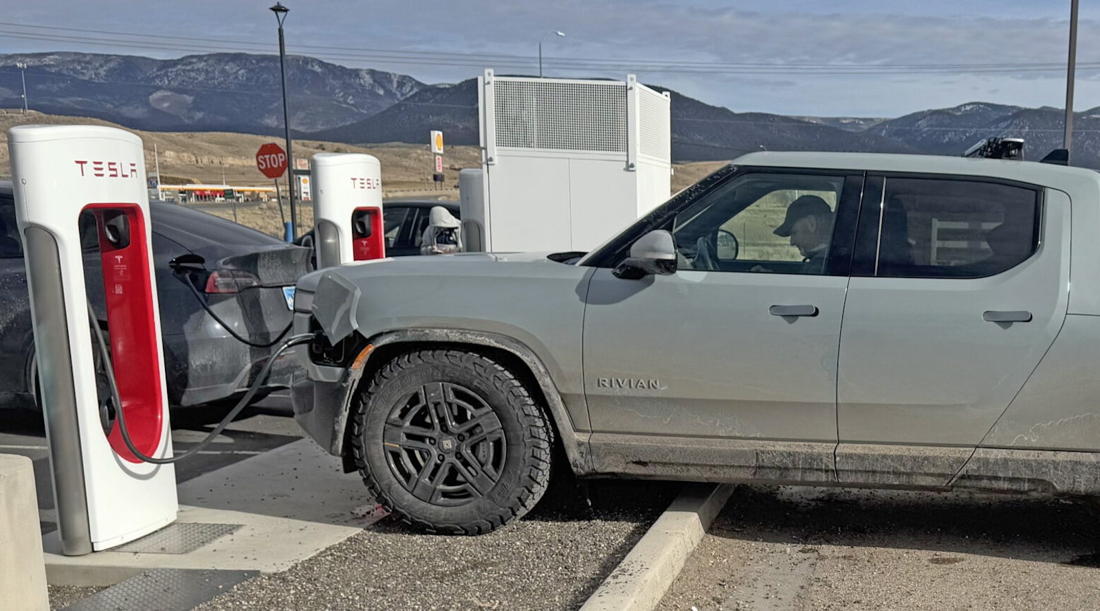 tesla-supercharging:-the-new-(nacs)-era