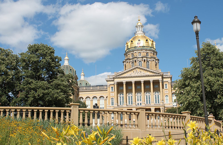 iowa-legislature-advances-community-solar-bill
