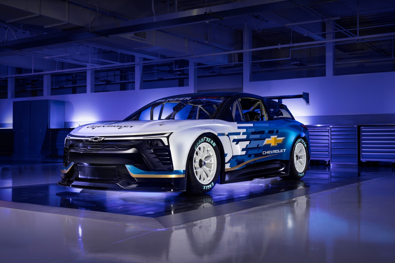 trump-attacks-electric-vehicles,-gm-claps-back-with-blazer-ev.r