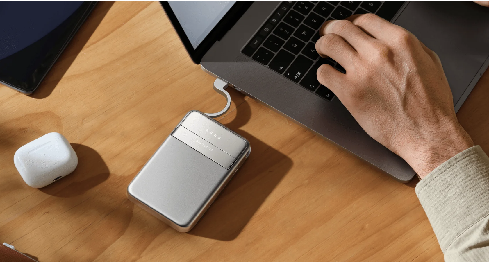 ecoflow’s-rapid-magnetic-power-bank-offers-fast,-smart,-&-wireless-charging-on-the-go