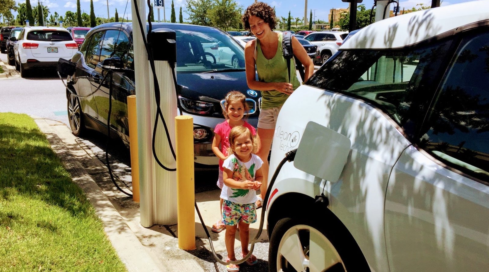 us-passes-200,000-public-ev-charging-ports!