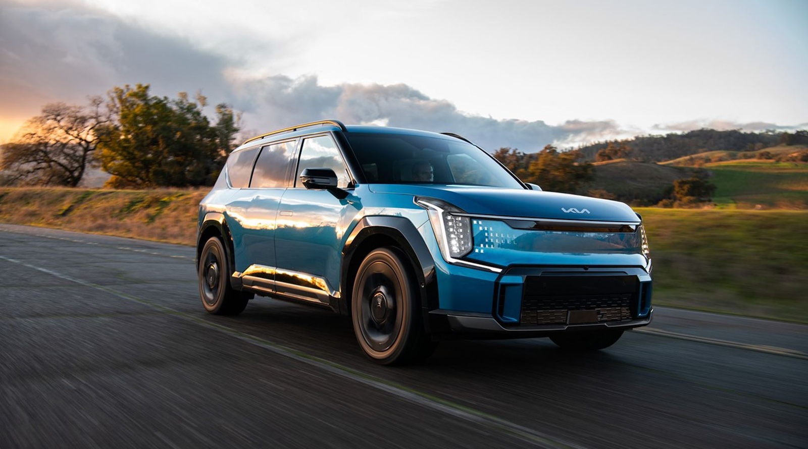 vehicle-to-home-(v2h)-charging-technology-arrives-for-eligible-kia-ev9-drivers