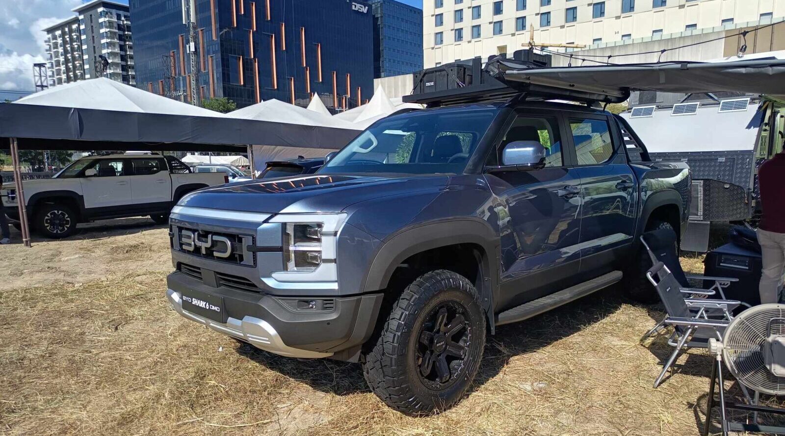byd-delivers-first-30-shark-pickups-to-philippines-customers-in-a-dusty,-muddy-launch-event