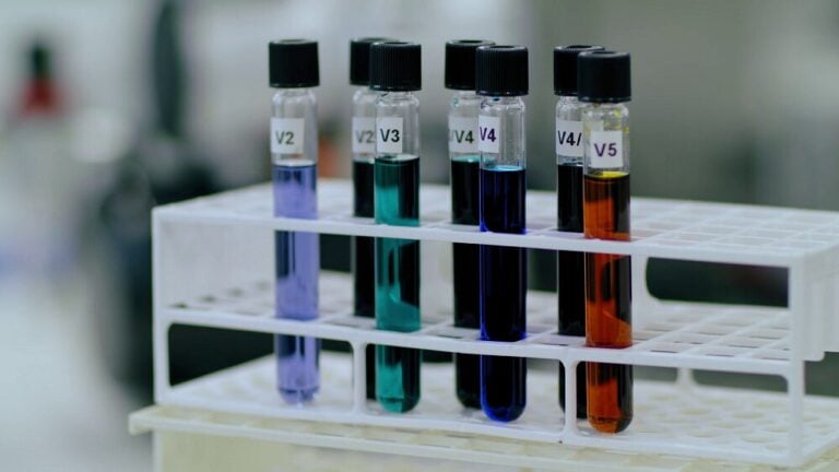 global-electrolyte-standard-‘crucial-for-scalability-and-viability’-of-vanadium-flow-batteries
