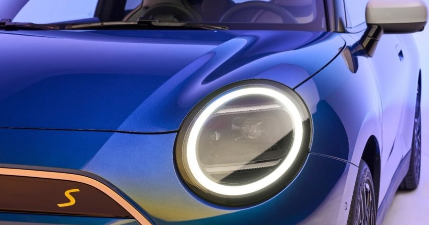 bmw-spots-an-ev-sales-opportunity-as-tesla-tumbles