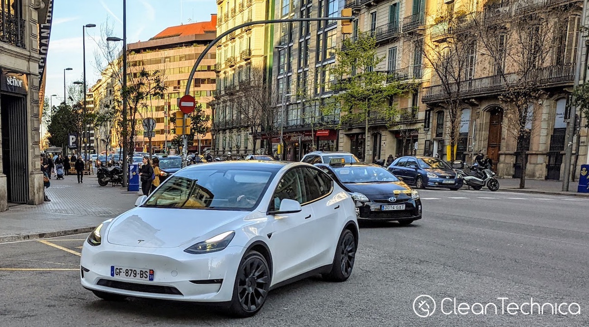 survey-says:-tesla-faces-the-most-sales-risk-in-…