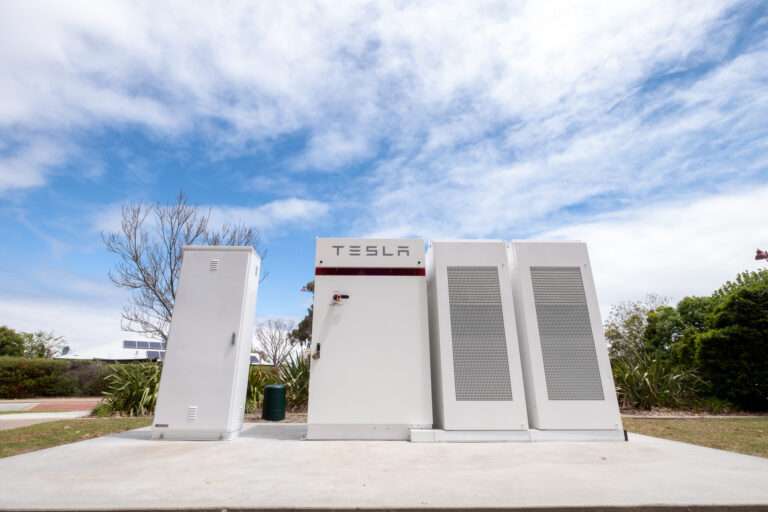 ‘australia-lacks-a-leader-for-community-batteries,’-says-monash-energy-institute