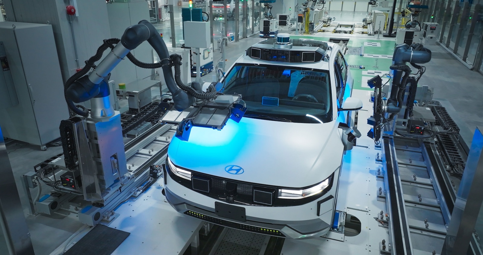 hyundai-launches-ioniq-5-robotaxi-blitz-while-elon-is-busy-doing-other-stuff