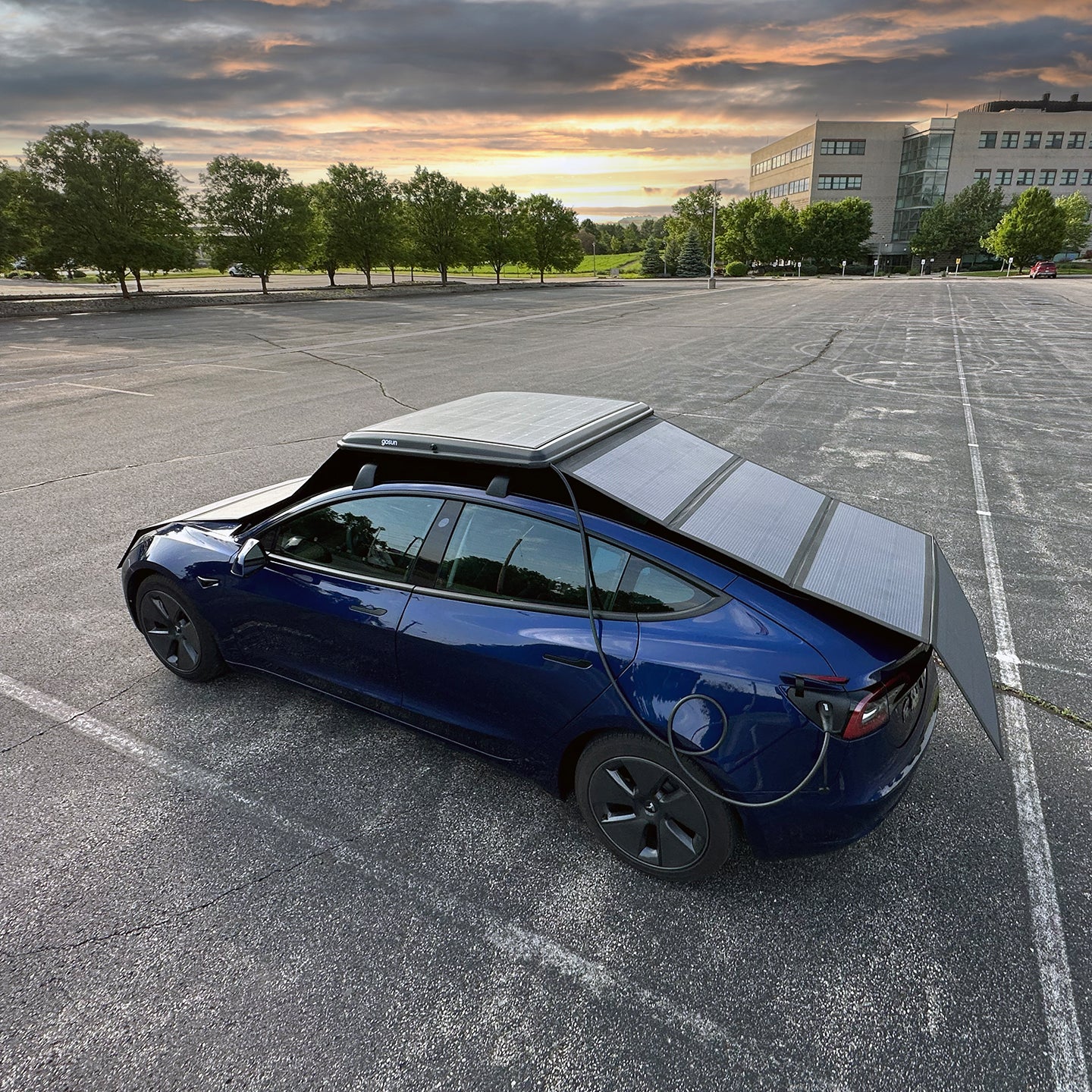 gosun’s-ev-solar-charger-lets-you-drive-on-sunshine-—-literally