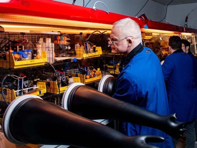 flow-battery-companies-look-beyond-vanadium-to-compete-with-lithium-ion