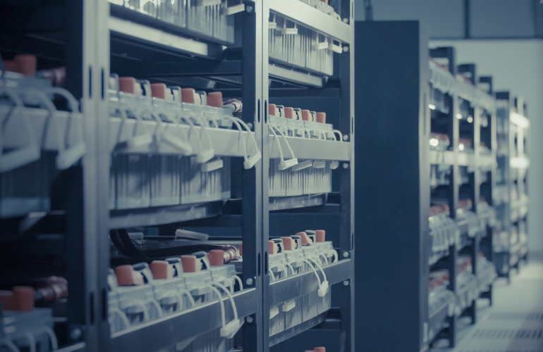 report:-energy-storage-can-help-increase-ai-data-center-efficiency