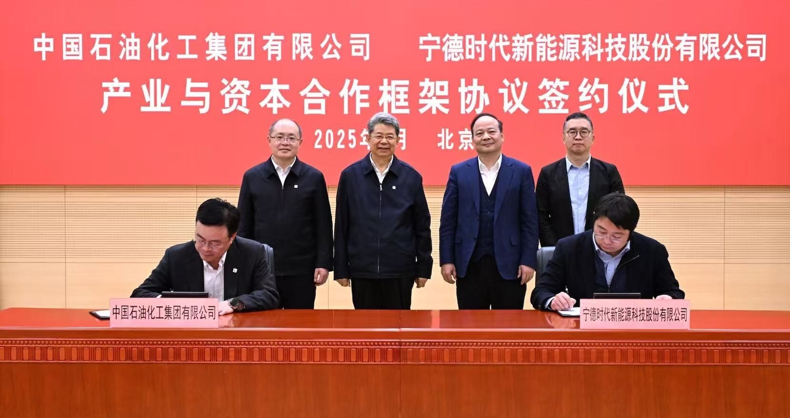 it’s-official:-10,000-new-ev-battery-swapping-stations-for-catl-&-sinopec