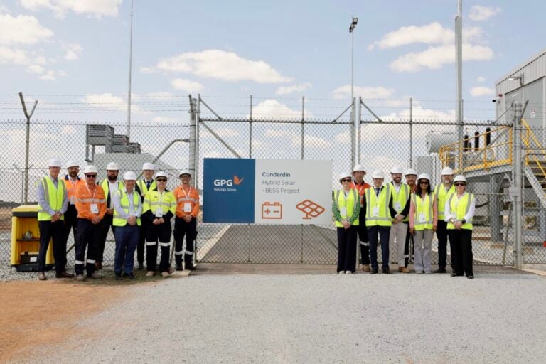 western-australia’s-first-grid-connected-hybrid-solar-battery-site-comes-online