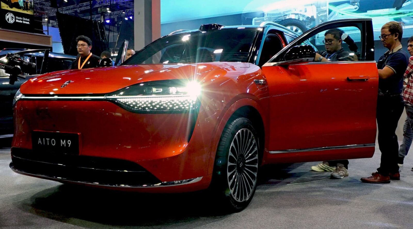 huawei-backed-aito-releases-m9-suv-at-philippine-auto-show