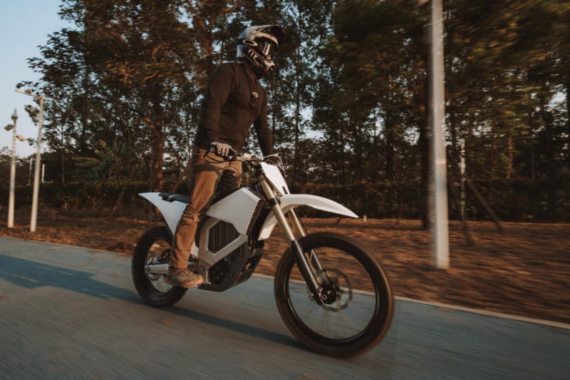bonnell’s-new-electric-dirt-bikes-are-ready-to-shake-things-up:-meet-the-805-&-902