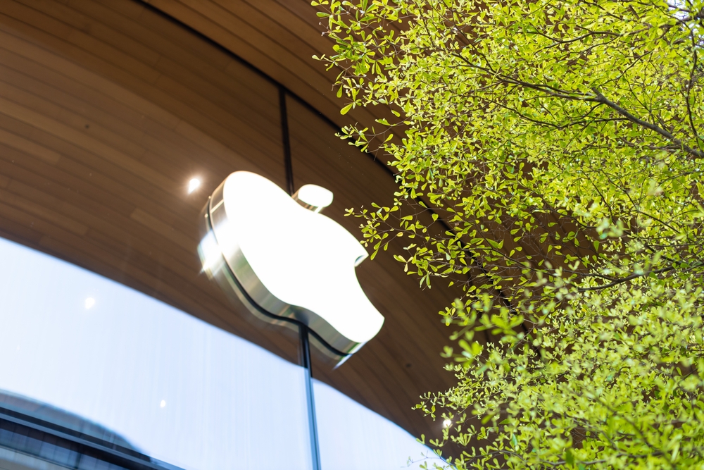 apple-surpasses-60%-emissions-cut-on-earth-day