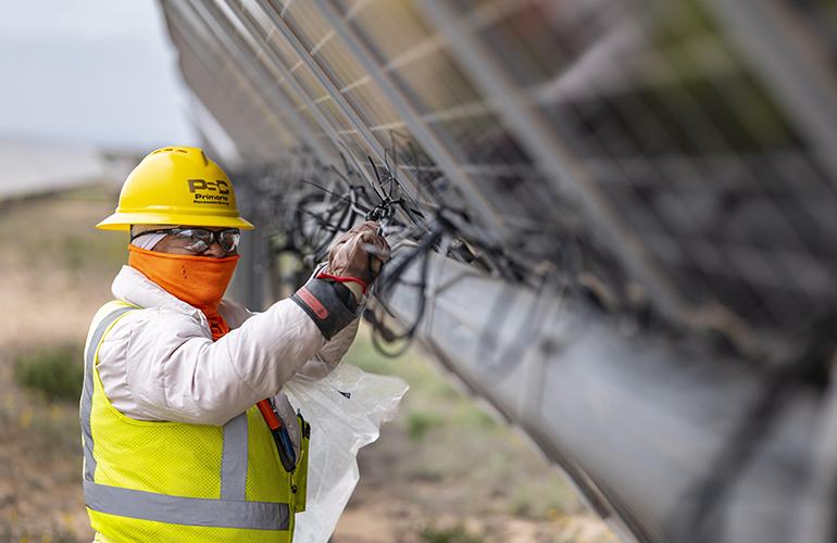 o&m-technicians-are-vital-to-massive-solar-array-upkeep