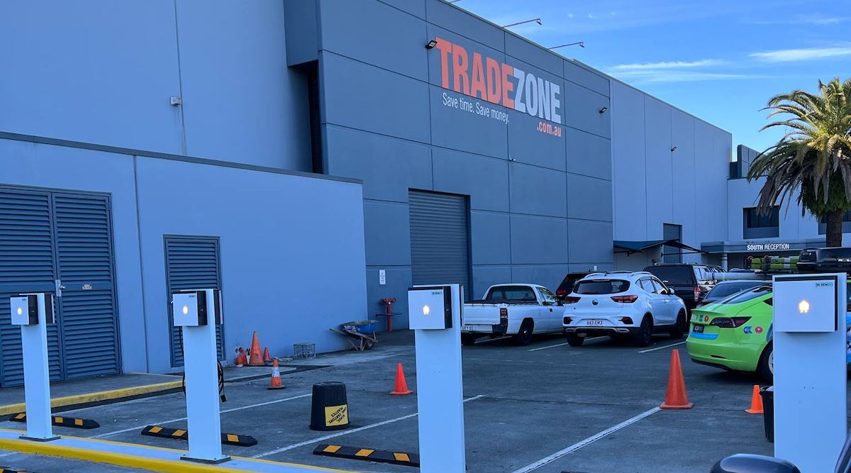 should-workplace-ev-charging-be-available?