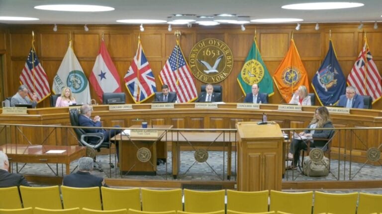 new-york:-battery-storage-projects-face-local-opposition-in-staten-island,-long-island