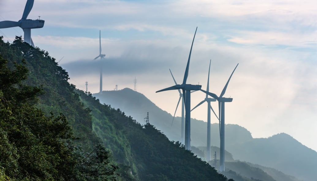 china-leads-clean-tech-as-western-supply-chains-languish