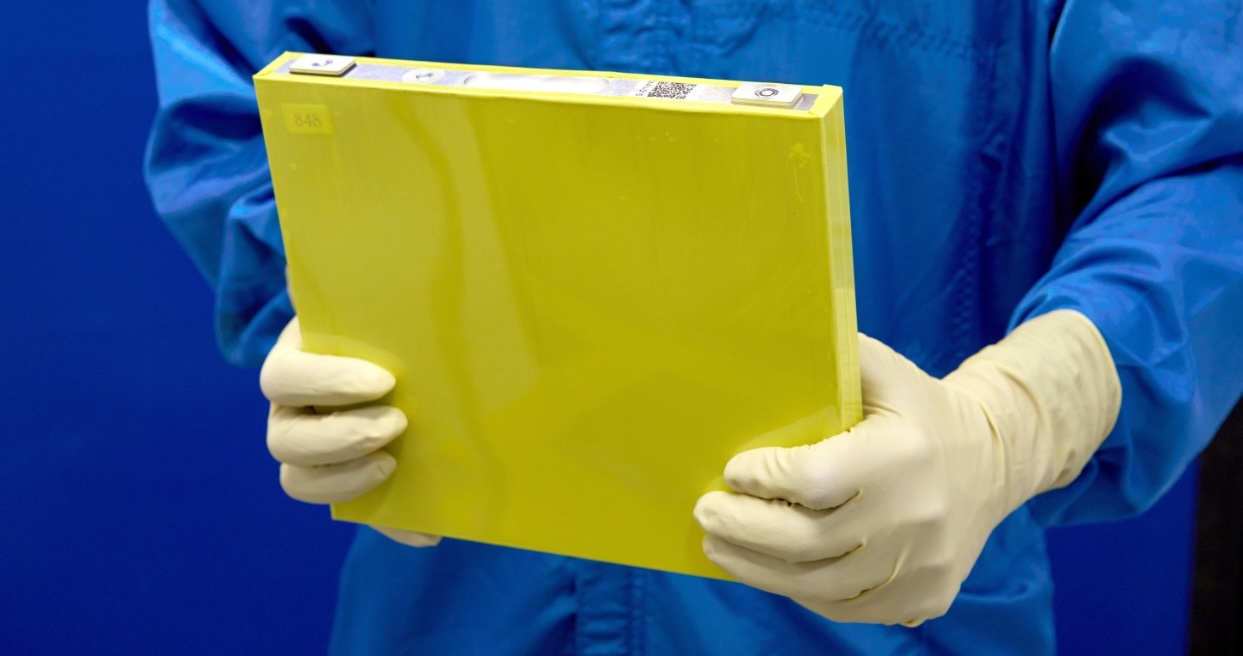 gm,-ford-tease-new-game-changing-lmr-ev-batteries-…-but-where-is-waldo?