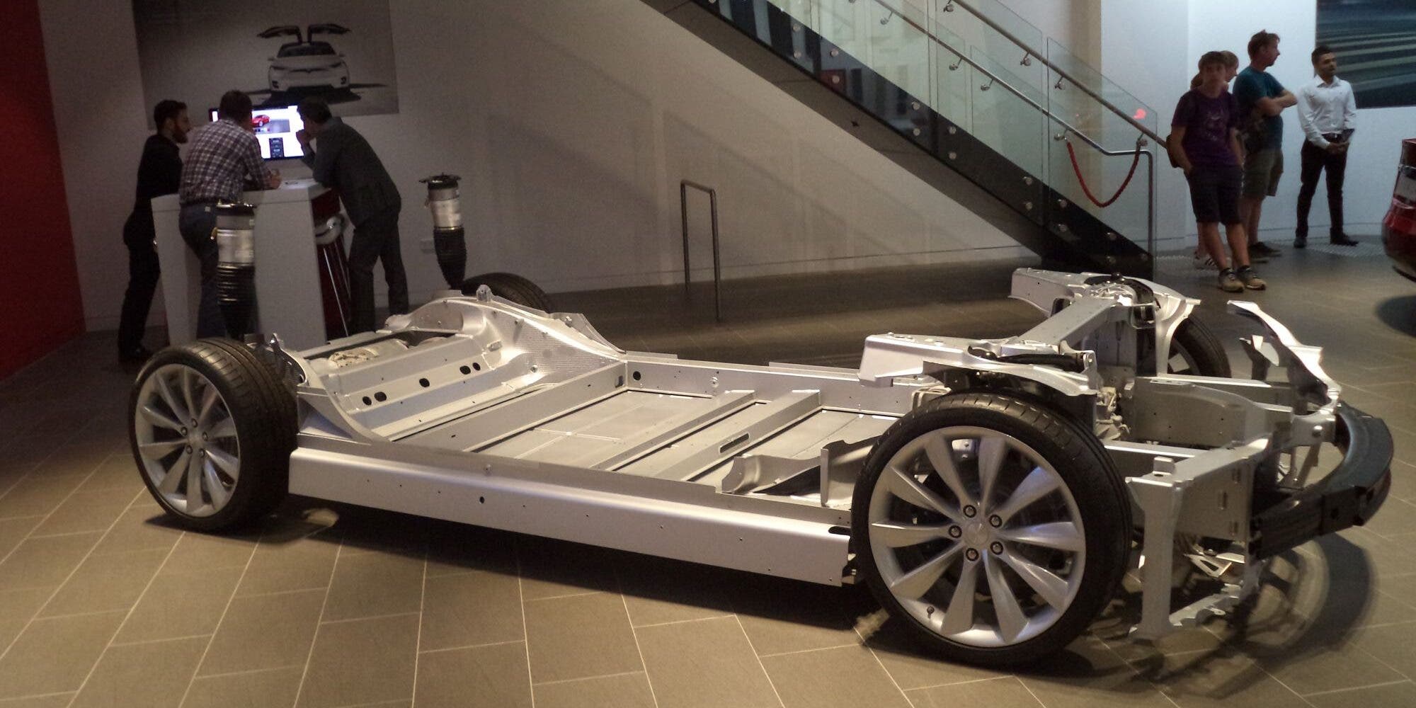tesla-brand-image-plunges-amidst-regulatory-questions-&-competitors’-rising-approval-ratings