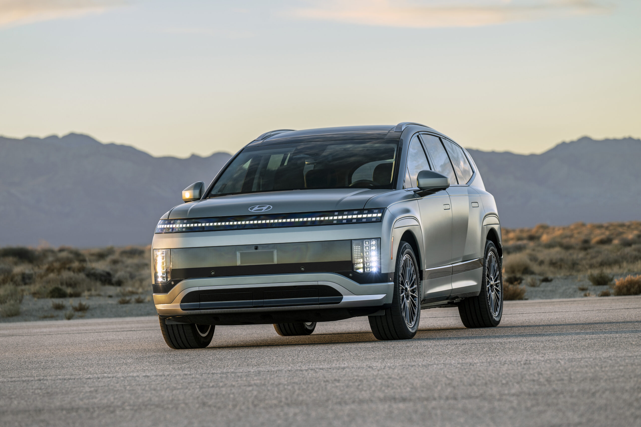 hyundai-ioniq-9-impresses-as-the-best-affordable-&-roomy-3-row-electric-suv-in-the-us