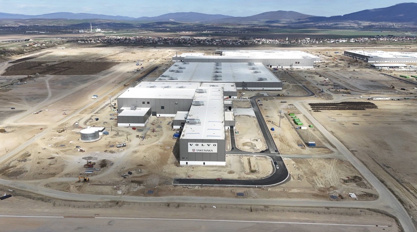 volvo-cars-plans-to-build-polestar-7-at-kosice,-slovakia-plant