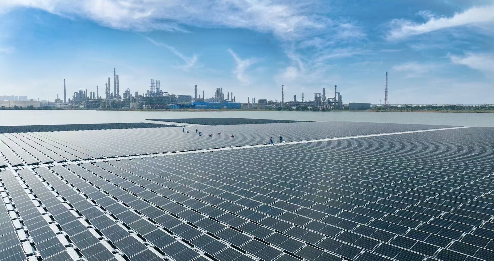 sinopec-launches-new-floating-solar-project,-with-green-hydrogen-in-play