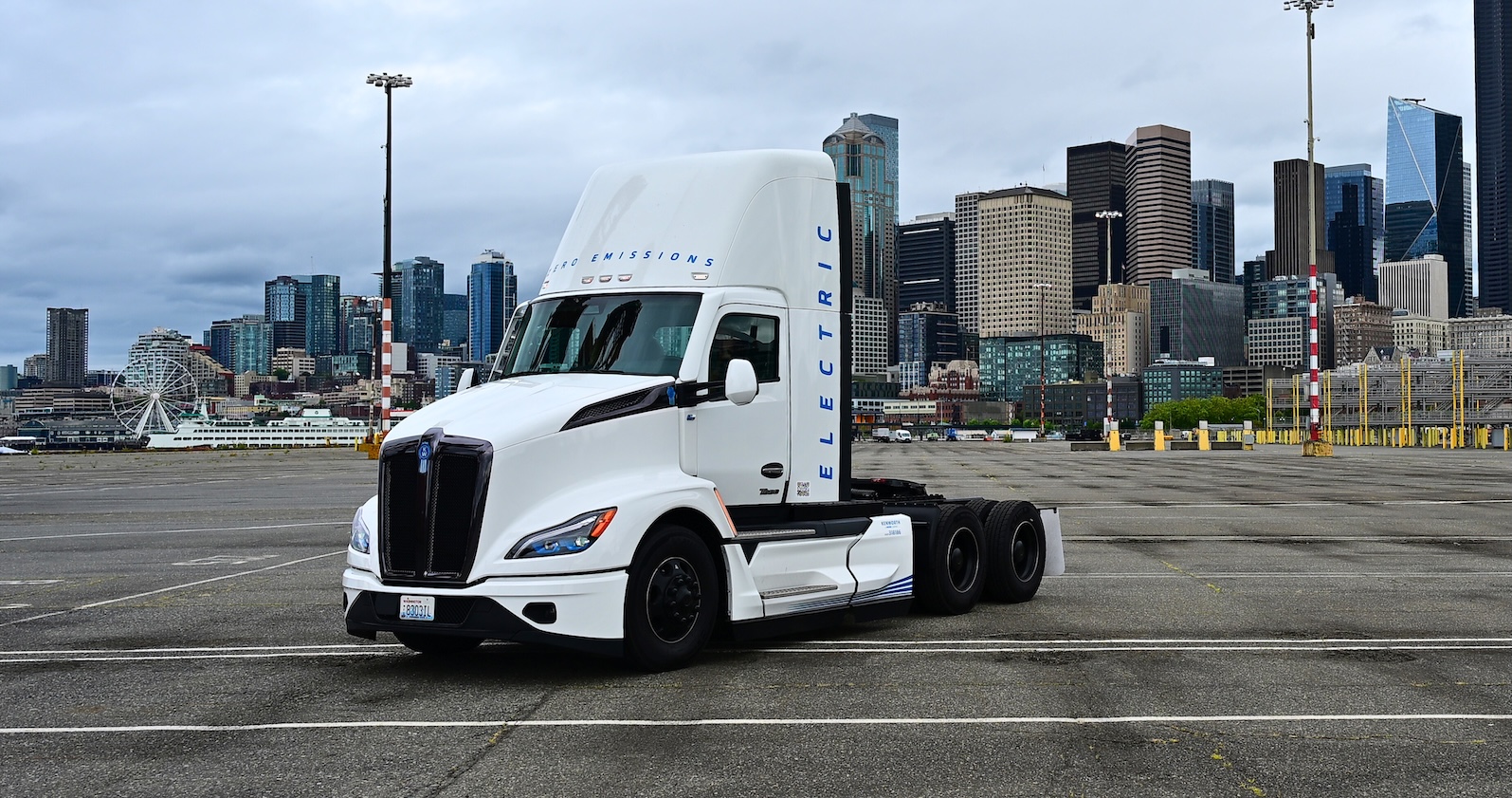 new-competition-in-the-class-8-electric-truck-arena-spells-bad-news-for-tesla-semi
