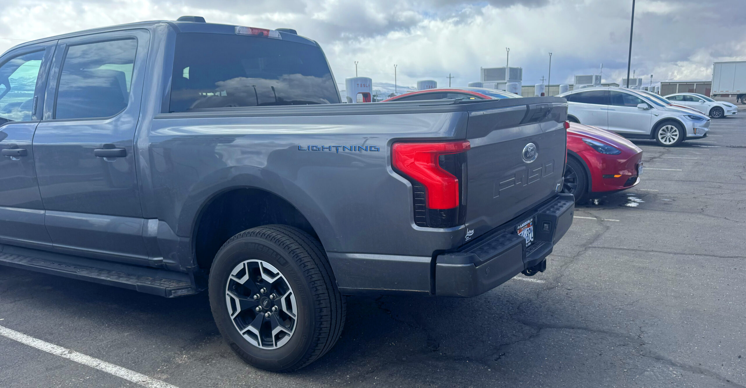 2022-ford-lightning-with-38,000-miles-has-no-range-loss-in-2025-range-test