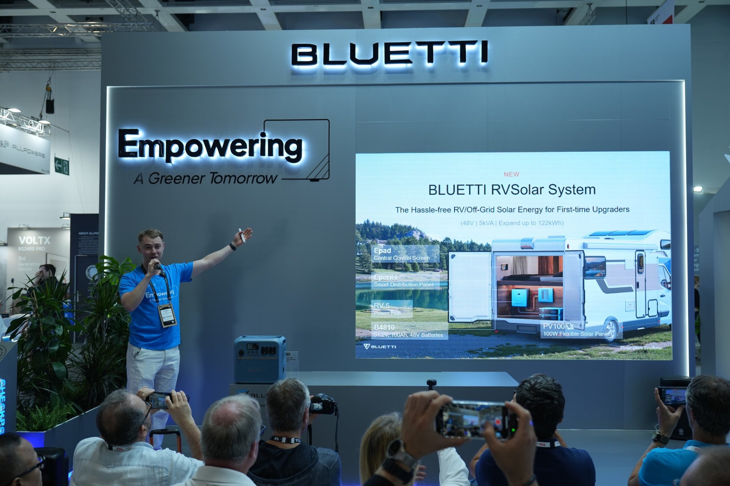 bluetti-prasentiert-auf-der-ifa-2025-die-innovationen-pioneer-na,-rvsolar-system-und-fridgepower