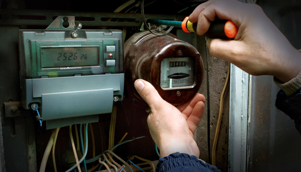 iberdrola-sells-uk-smart-meter-business-in-900m-deal