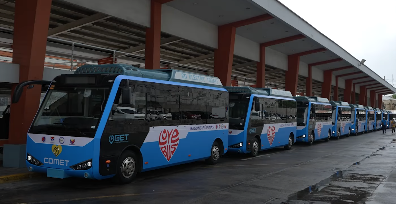 philippine-president’s-commuter-ride-into-the-future:-the-love-bus-returns