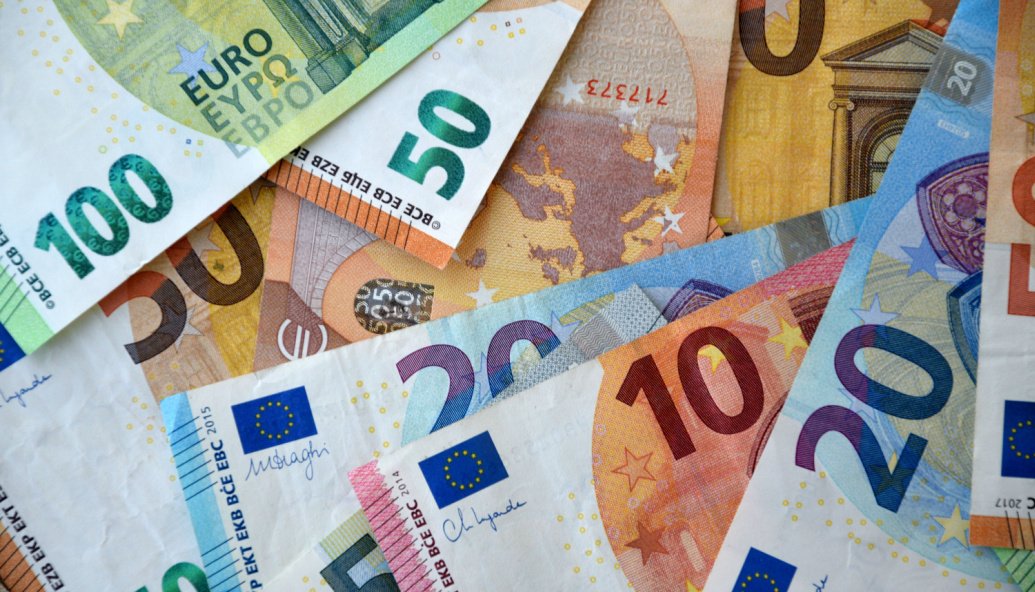 eib-group-commits-record-90-billion-as-green-investment-booms