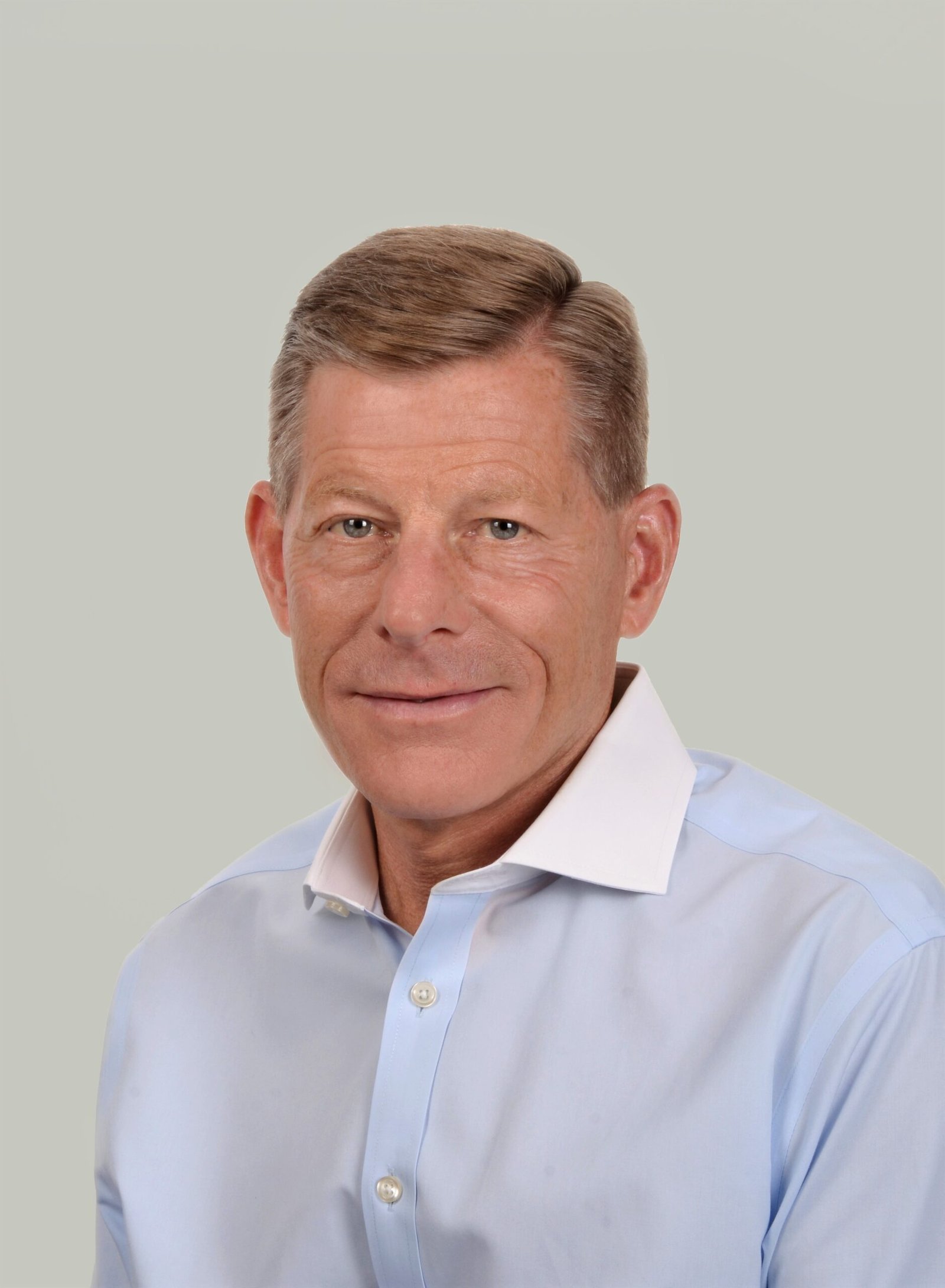 stardust-power-hires-mr.-bruce-czachor-as-general-counsel