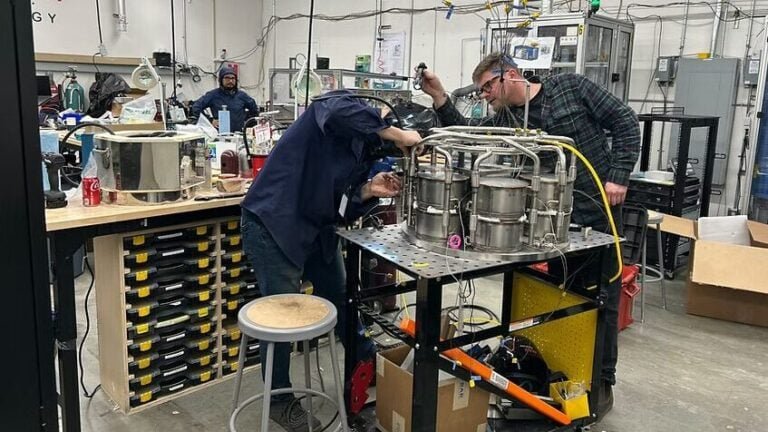 ‘reversible-solid-oxide-fuel-cells’:-noon-energy’s-approach-to-100+-hour-energy-storage