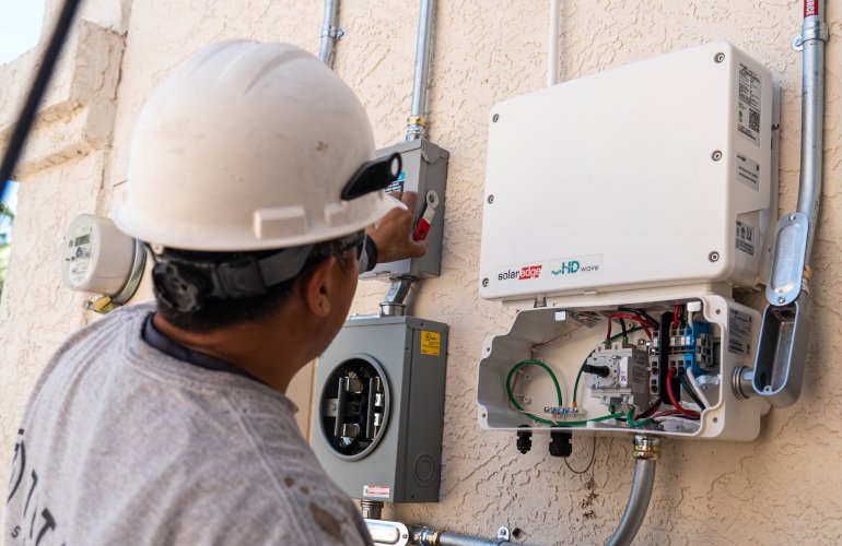 ul-solutions-develops-new-certification-program-for-solar-inverter-cybersecurity