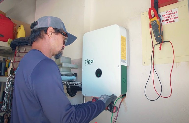 tigo’s-smallest-inverter-can-now-adjust-its-ac-output-to-repower-legacy-solar-systems