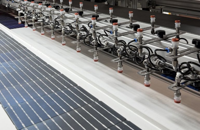 caelux-solx-relationship-starts-mass-production-of-perovskite-silicon-solar-panels-in-us