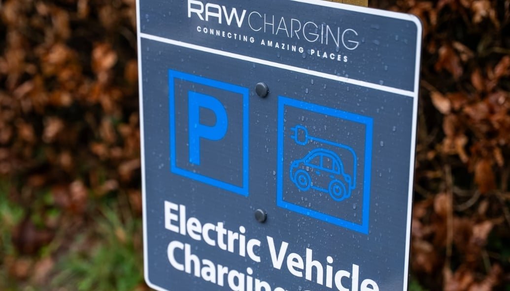 uk-public-ev-charging-network-surpasses-120,000-chargers