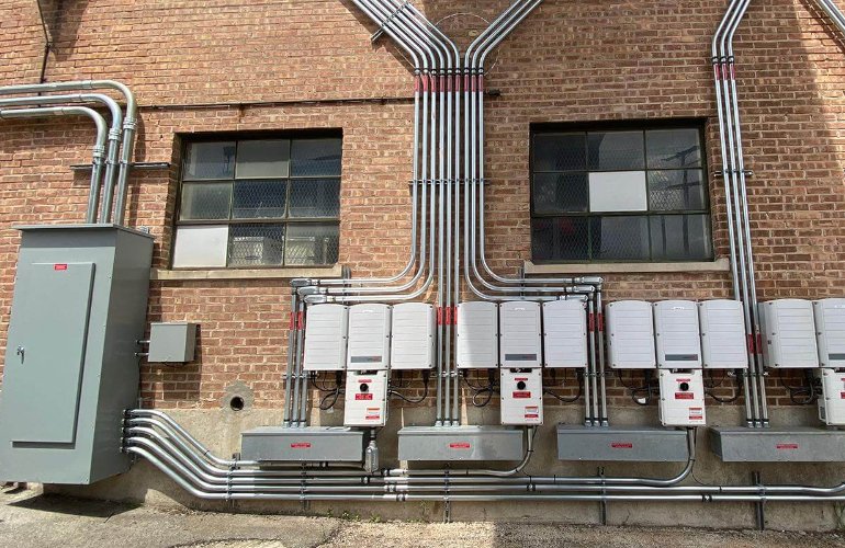 do-you-know-how-a-data-center-works?-experience-in-the-solar-industry-helps