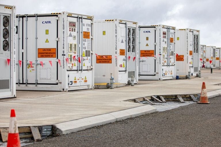 western-australia’s-battery-storage-supplies-record-37.2%-of-peak-demand