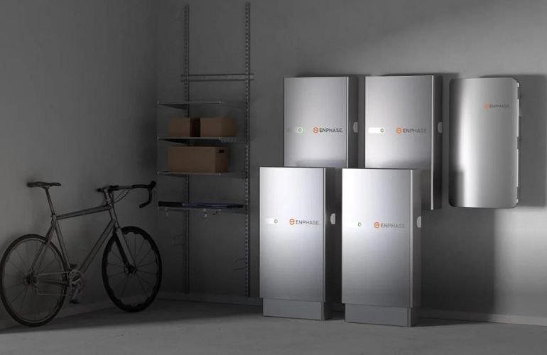 enphase-localizes-battery-software-for-reducing-power-loss