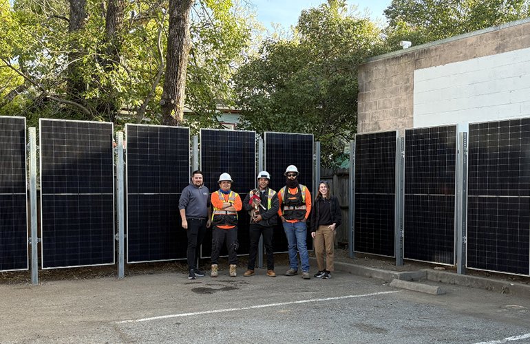 sunzaun-installs-1st-vertical-solar-fence-in-us-urban-neighborhood